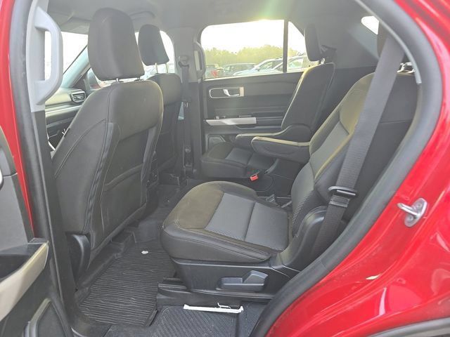 Used 2024 Ford Explorer XLT AWD/4WD image 6