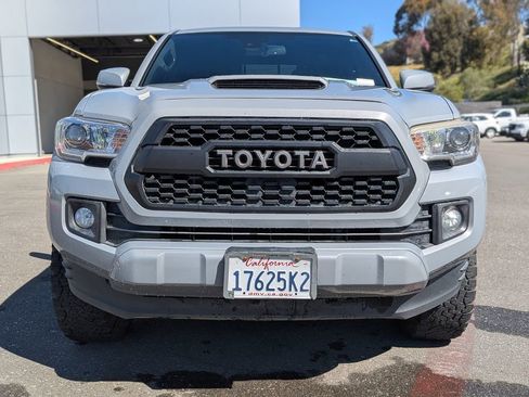 Used 2018 Toyota Tacoma TRD Sport image 8