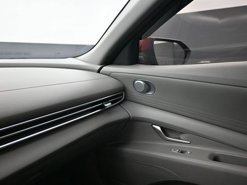 Used 2023 Hyundai Elantra SEL w/ Cargo Package image 17