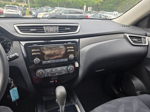 Used 2014 Nissan Rogue S AWD/4WD image 16