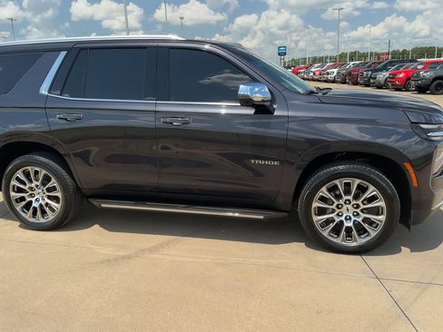 Used 2025 Chevrolet Tahoe Premier AWD/4WD image 2