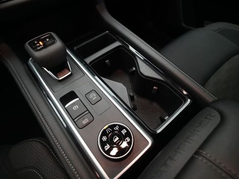 Certified 2024 Nissan Pathfinder SV AWD/4WD image 16