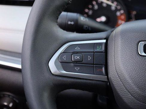 Used 2025 Jeep Compass Limited AWD/4WD image 12