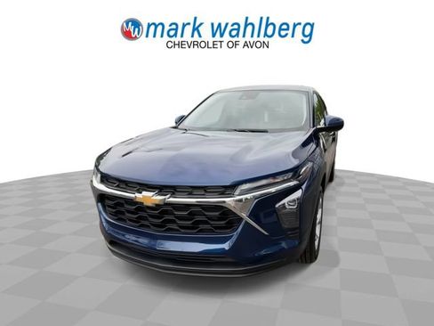 Used 2024 Chevrolet Trax LS w/ LS Convenience Package FWD image 3