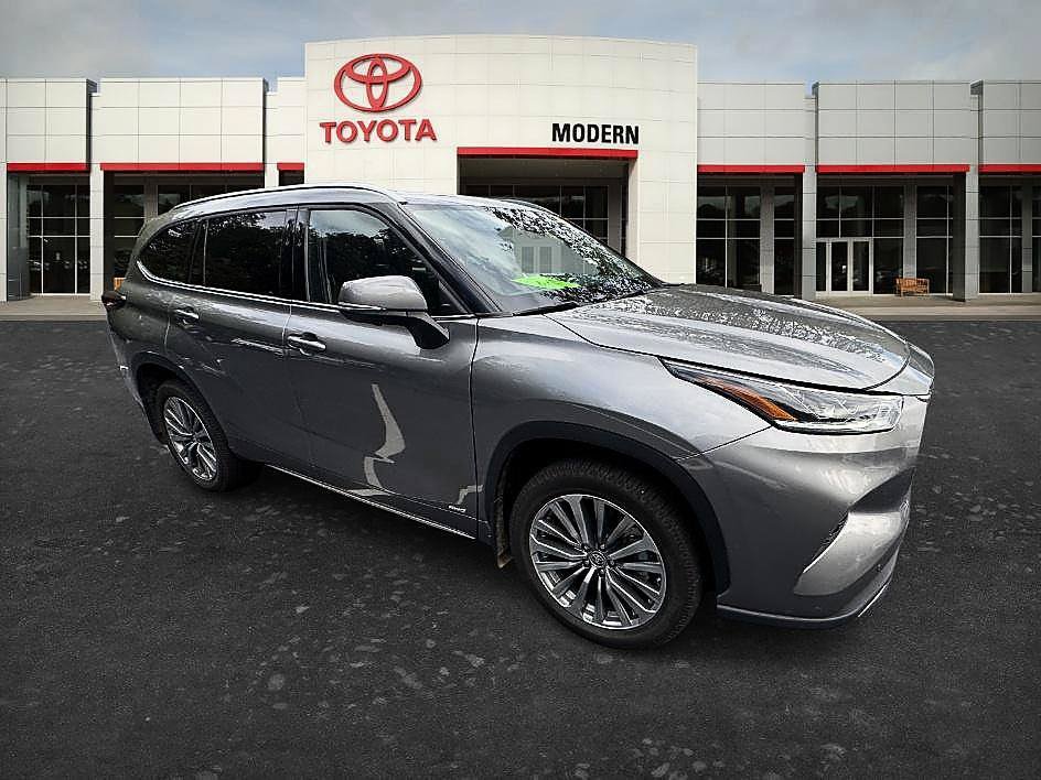 Used 2025 Toyota Highlander Limited AWD/4WD image 21