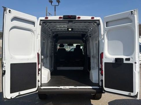 Used 2025 RAM ProMaster 2500 w/ Convenience Group image 6