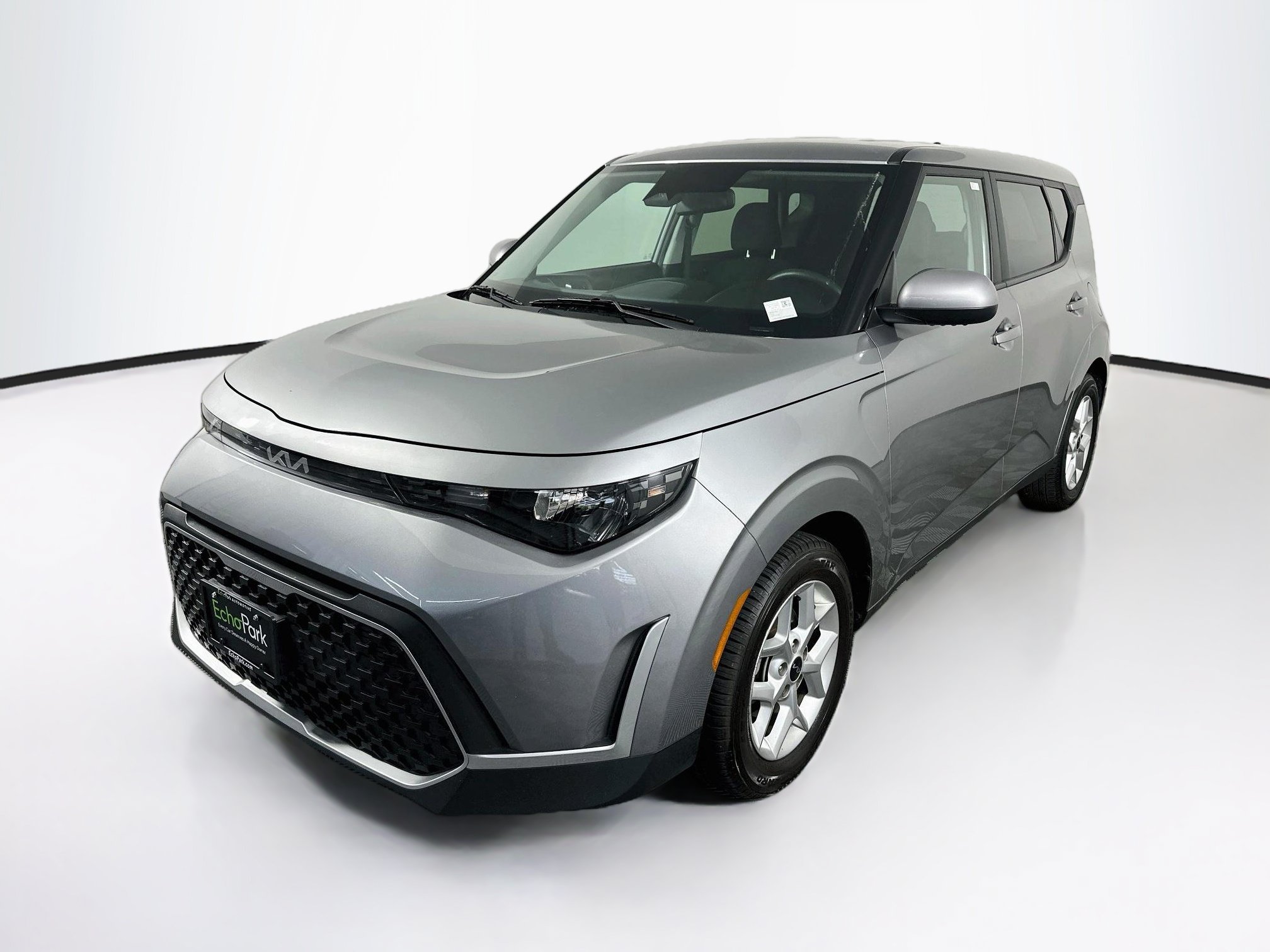 Used 2025 Kia Soul LX w/ LX Technology Package FWD image 3
