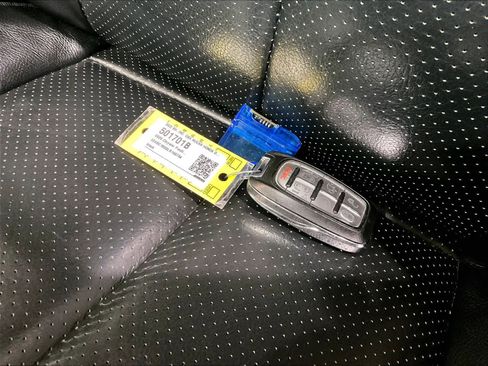 Used 2020 Chrysler Pacifica Touring-L image 29