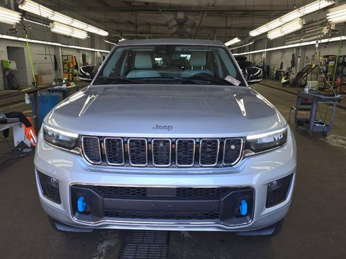 Used 2022 Jeep Grand Cherokee Overland w/ Advanced Protech Group III AWD/4WD image 3