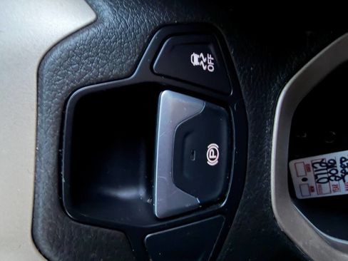 Used 2016 Jeep Renegade Latitude w/ Cold Weather Group image 27