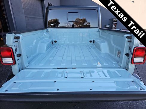 Used 2023 Jeep Gladiator Sport image 23