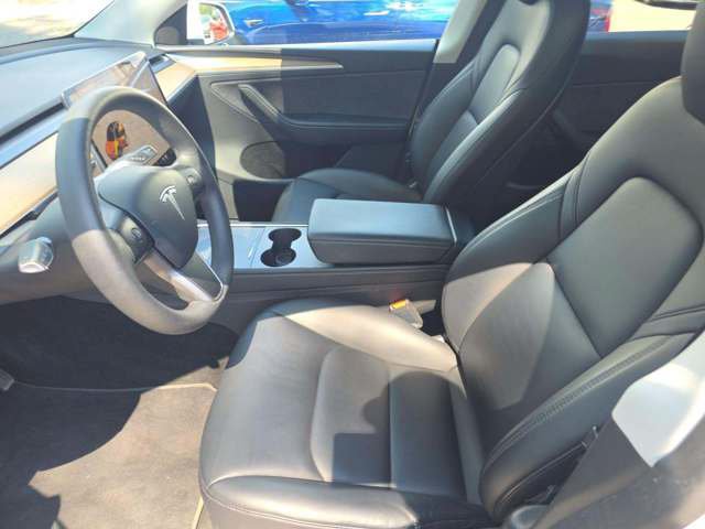 Used 2024 Tesla Model Y Long Range AWD/4WD image 4