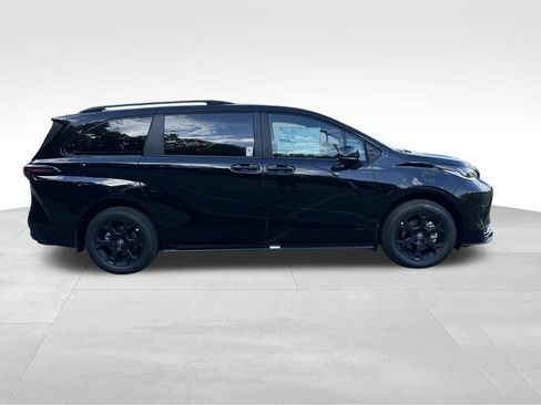 New 2026 Toyota Sienna XLE Woodland Edition AWD/4WD image 6