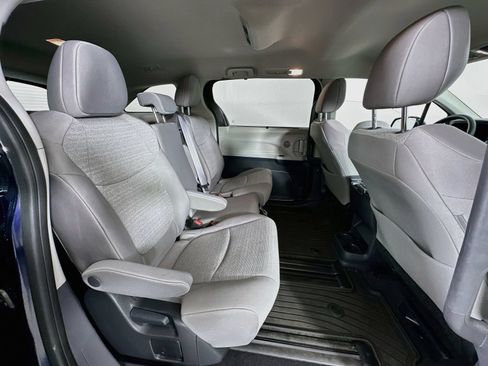 Used 2024 Toyota Sienna LE AWD/4WD image 27