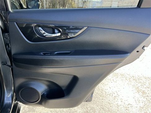 Used 2018 Nissan Rogue SL w/ Premium Package image 21