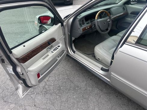 Used 2005 Mercury Grand Marquis LS RWD image 24