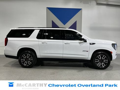Used 2023 GMC Yukon XL AT4 w/ Technology Package AWD/4WD image 4