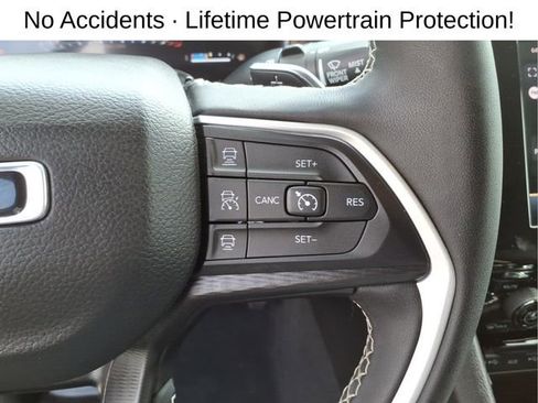 Used 2023 Jeep Grand Cherokee Laredo AWD/4WD image 18