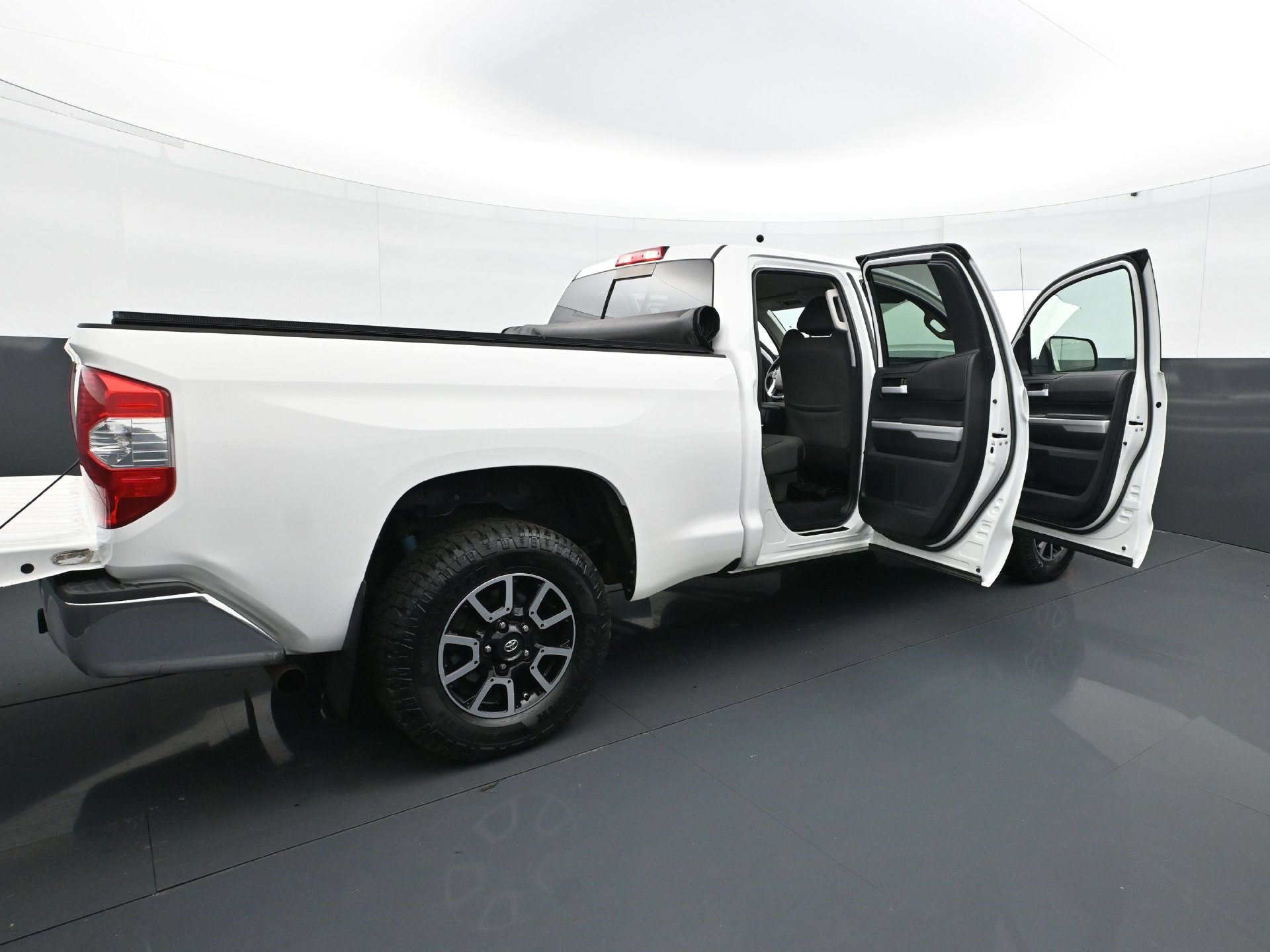 Used 2017 Toyota Tundra SR5 w/ TRD Off Road Package AWD/4WD image 29