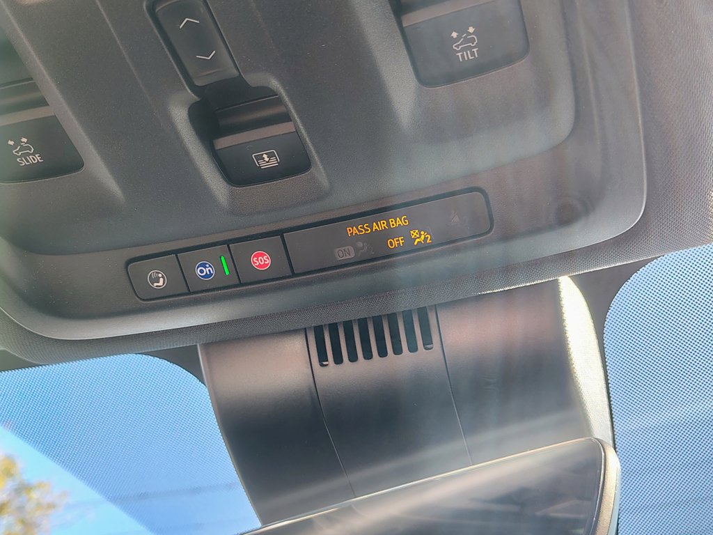 Used 2025 Chevrolet Suburban High Country AWD/4WD image 39