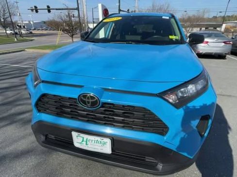 Used 2019 Toyota RAV4 LE w/ Carpet Mat Package AWD/4WD image 7