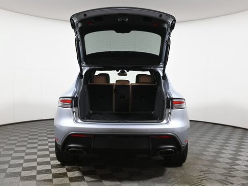 Used 2024 Porsche Macan AWD/4WD image 42