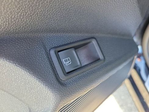 Used 2022 Volkswagen Taos SE FWD image 15