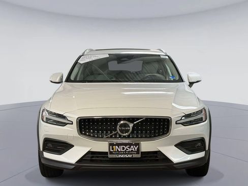 Used 2025 Volvo V60 B5 Cross Country Ultra AWD/4WD image 8