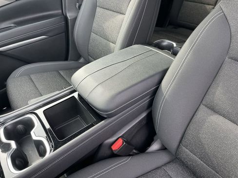 Used 2025 Chevrolet Traverse LT FWD image 20