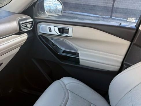 Used 2021 Ford Explorer Platinum w/ Equipment Group 601A image 32