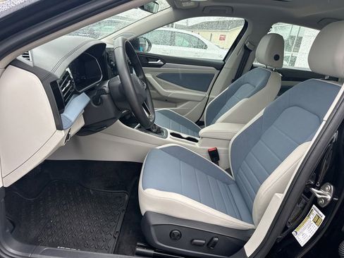 Used 2025 Volkswagen Jetta SE w/ Sunroof Package FWD image 12