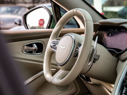 Used 2021 Aston Martin DBX image 13