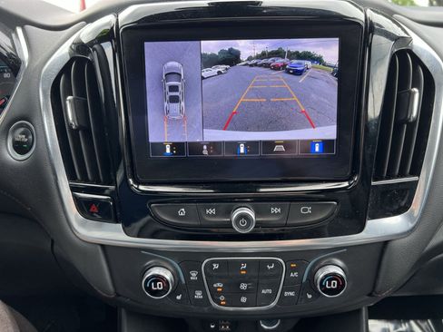 Used 2023 Chevrolet Traverse RS AWD/4WD image 19