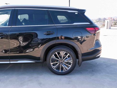 Used 2026 INFINITI QX60 Luxe w/ Cargo Package FWD image 8