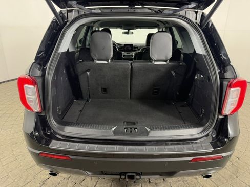 Used 2021 Ford Explorer XLT w/ Equipment Group 202A image 6