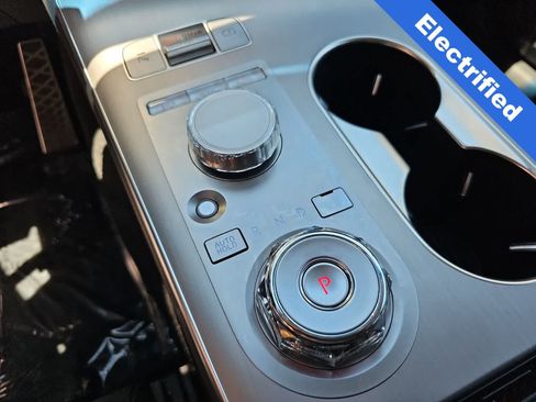 Certified 2026 Genesis Electrified GV70 Advanced AWD/4WD image 21