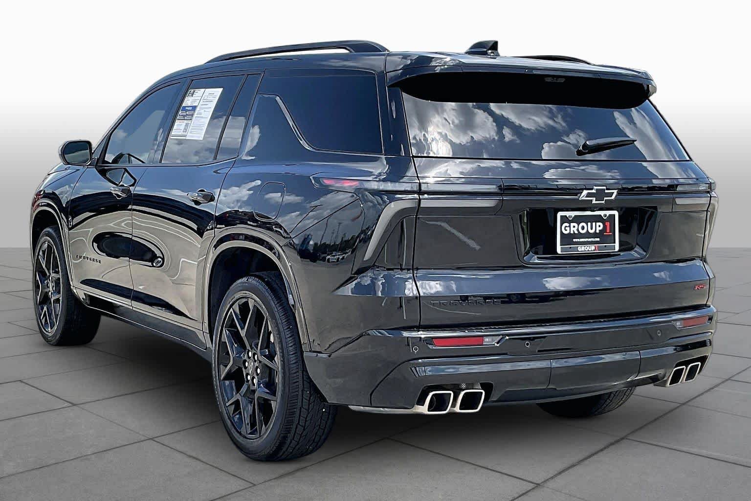 Used 2024 Chevrolet Traverse RS FWD image 12