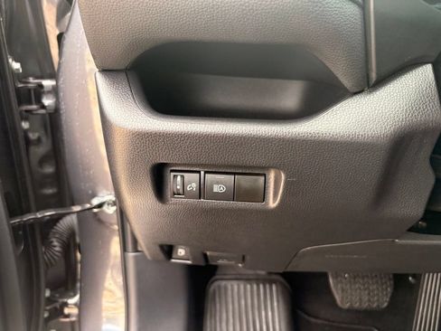 Used 2025 Toyota RAV4 XLE AWD/4WD image 25