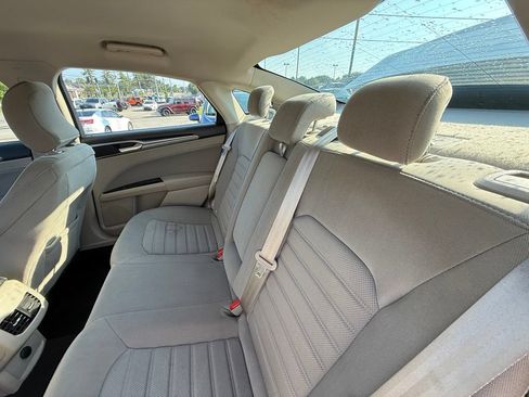 Used 2019 Ford Fusion SE FWD image 25