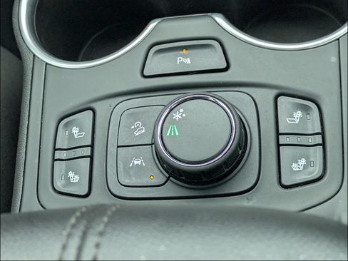 Used 2022 GMC Terrain SLT w/ Tech Package FWD image 21