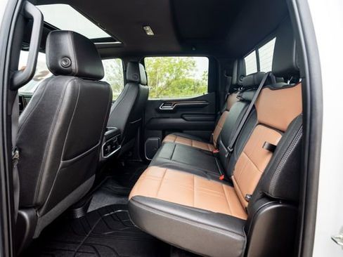Certified 2023 Chevrolet Silverado 1500 High Country w/ High Country Premium Package AWD/4WD image 9