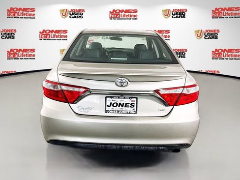 Used 2017 Toyota Camry SE w/ Moonroof Package FWD image 14
