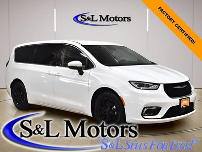 Certified 2023 Chrysler Pacifica Touring-L