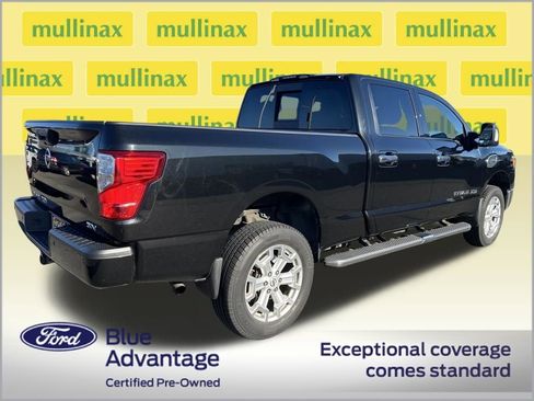 Used 2017 Nissan Titan SV image 3