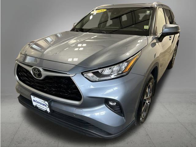 Used 2020 Toyota Highlander XLE AWD/4WD image 1