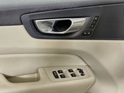 Certified 2023 Volvo XC60 B5 Plus w/ Climate Package FWD image 18