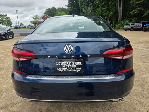 Used 2021 Volkswagen Passat 2.0T SE FWD image 6