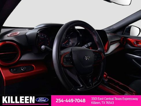 Used 2025 Chevrolet Trax RS w/ Sunroof Package FWD image 11