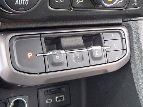 Used 2022 GMC Acadia AT4 w/ Technology Package image 15