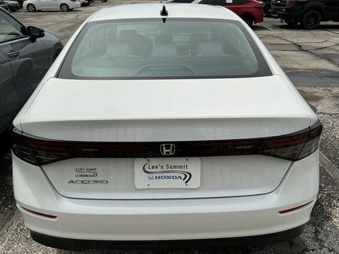 Used 2025 Honda Accord SE image 7